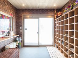 玄関エリアの静かな風景