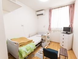 明るい居室の様子