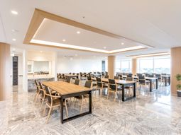 広々としたダイニングスペース