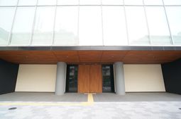 モダンなエントランス