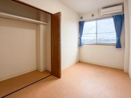 明るいスペースの居室