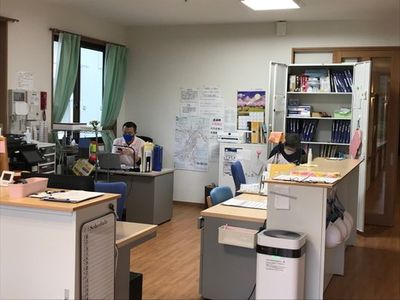 明るいスタッフルーム