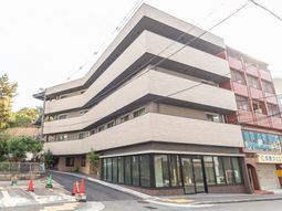 モダンで広い建物
