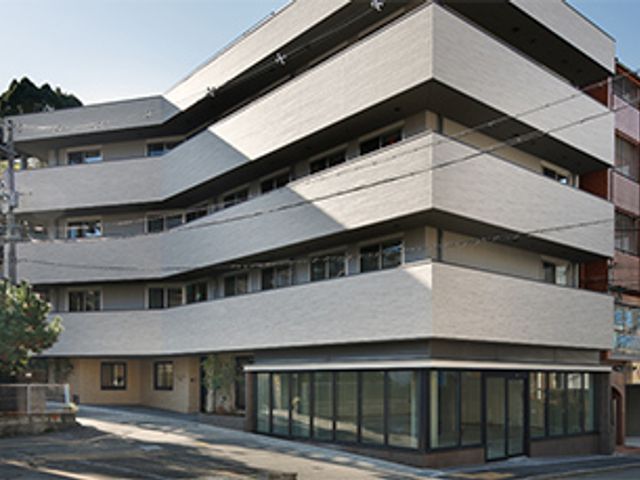 職場の外観 外観 清潔感あふれる施設の外観で、日々の業務に静かなやりがいを感じられる職場です。