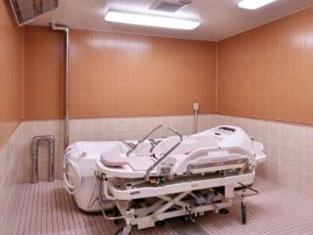 設備が整った浴室 浴室 清潔で設備が整った空間では、利用者が快適に入浴できます。広々とした設計で安心です。