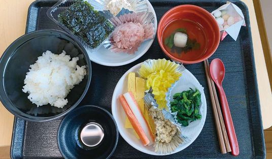 食事セットのトレー