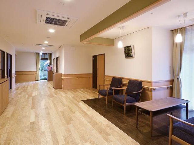 広々とした廊下 廊下 明るく広々とした廊下です。お部屋の間をゆったりと移動できる設計になっています。