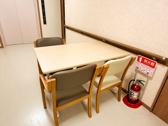 休憩用のテーブル