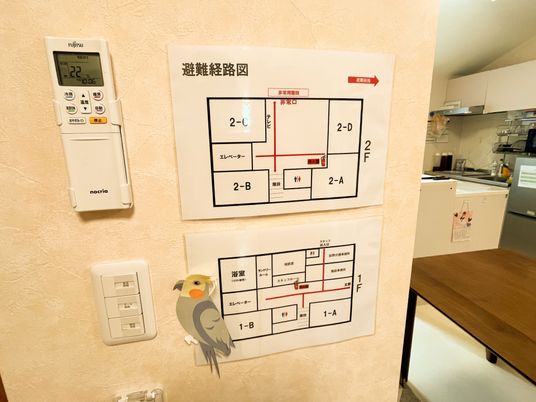 避難経路図の壁