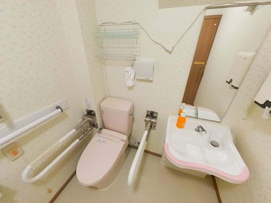 手すり付きトイレ