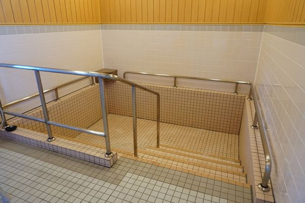 手すり付きの床