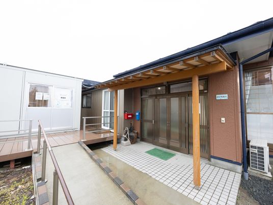 優雅な木製の玄関