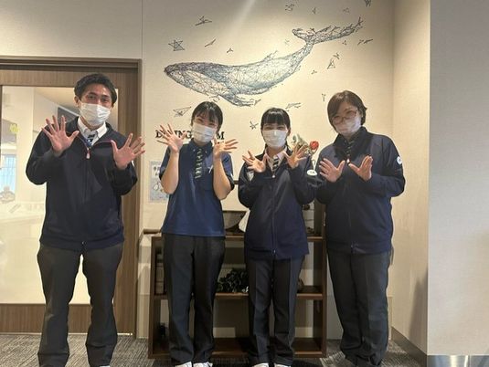 元気なスタッフとの和やかなロビー