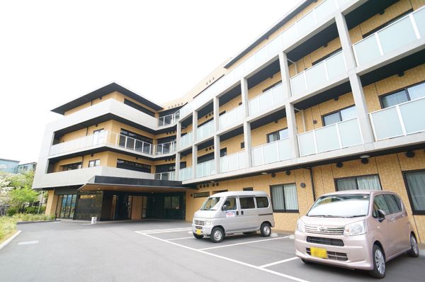 モダンな建物の外観