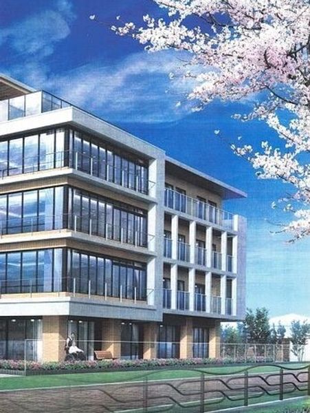 モダンな建物と桜の木