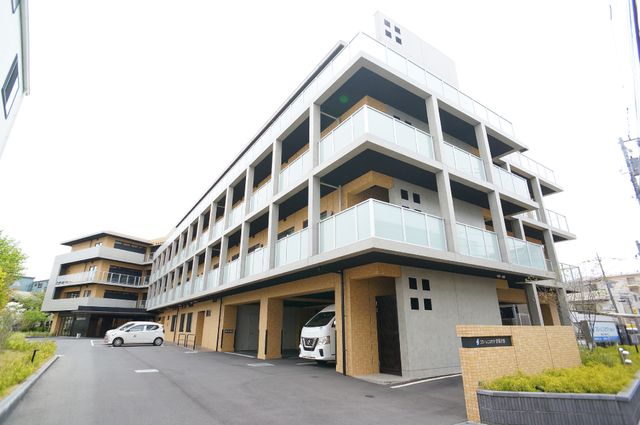 モダンな建物の外観