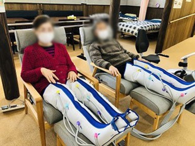 機能訓練室の一部 機能訓練室 椅子に座りながら、リラックスして機能訓練を受けることができます。他の利用者とも和やかに過ごせる空間です。