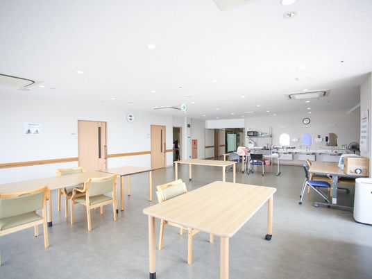 広々としたダイニングスペース