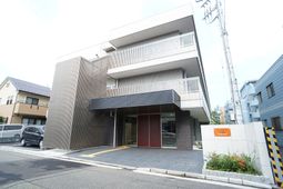 エントランスのモダン建築