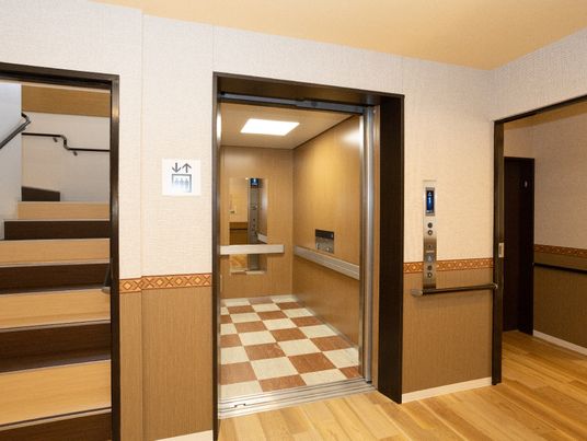 廊下とエレベーター