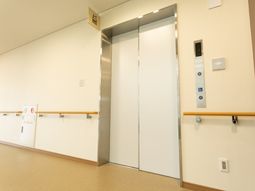 清潔なエレベーターホール