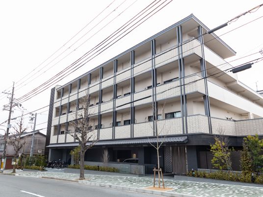 現代的な建物の外観