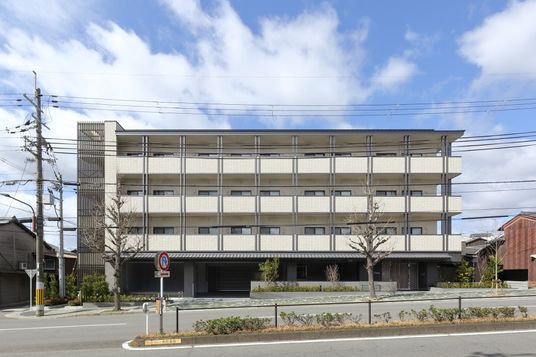 現代的な建物の外観
