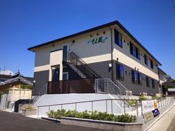 清潔感のある明るい施設外観