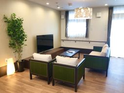 明るい居間の様子