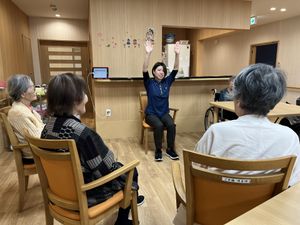 スタッフが運動指導