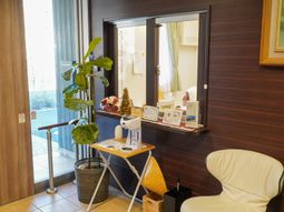 エントランスの木目調スペース