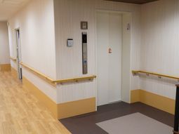 廊下とエレベーター