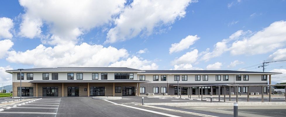 広々とした建物の外観