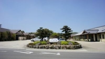 広々とした施設の外観