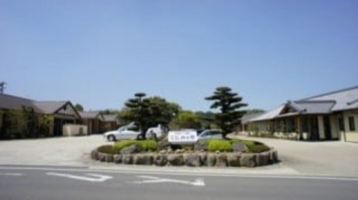 広々とした施設の外観