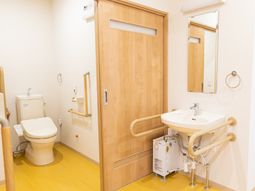バリアフリーなトイレ空間