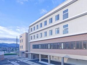 明るい建物外観  