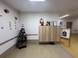落ち着いた装飾の廊下
