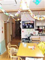 明るい装飾の多目的室