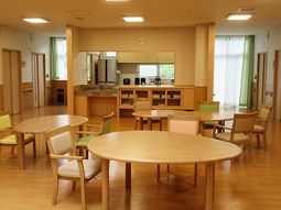 共用スペースの明るいルーム