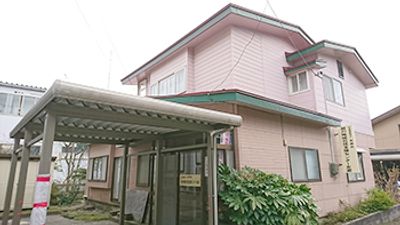 広い玄関の外観