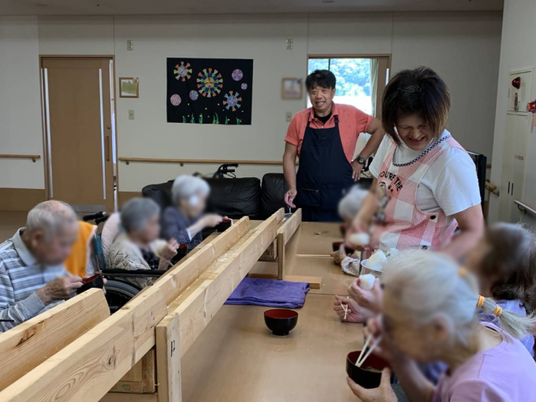 笑顔の昼食会