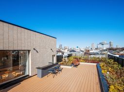 都市の景色とテラス