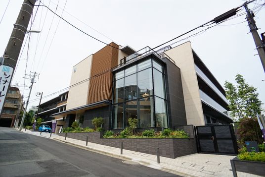 現代的な建物外観