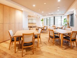 明るく広々としたダイニング