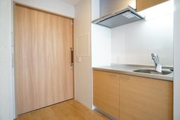 明るく清潔なキッチン