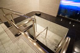 手すり付きの階段