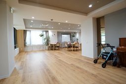 広々とした明るい共有スペース