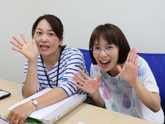 共に笑顔のスタッフ