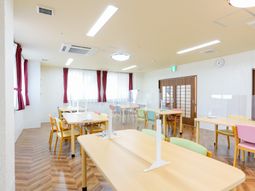 明るい共用ダイニング